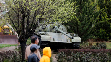 Tahran'ın göbeğinde füze şov