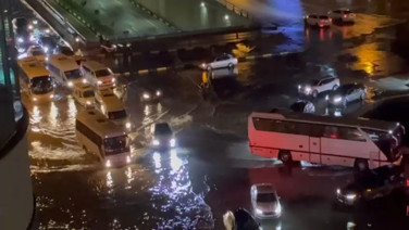 Hatay'da sağanak: Cadde ve sokaklar göle döndü