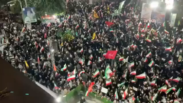 İranlılar sokakta: Kritik altyapı noktalarında insan zincirleri oluşturuldu