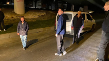 Yol ortasında kendini kilitleyen otomatik araç trafiği felç etti