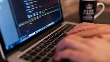 Yüzlerce banka hesabına el konuldu, siteler kapandı