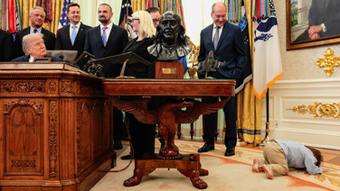 Oval Ofis'i birbirine kattı: Trump bile şaşkına döndü