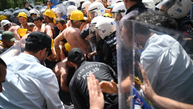 Açlık grevindeki madencilere polis müdahalesi