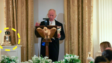 Kral'ın Trump'a hediyesi dikkat çekti