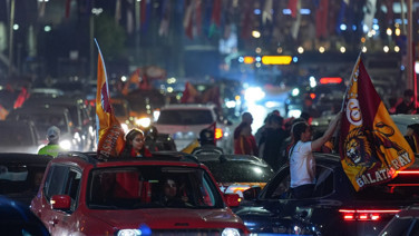 Galatasaraylılar, yurdun ve dünyanın dört bir yanında şampiyonluk kutladı