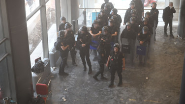 Polis, CHP Genel Merkezi'ne böyle girdi