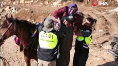 Kalp krizi geçiren kadın, at sırtında sağlık ekiplerine ulaştırıldı
