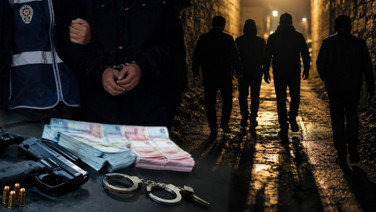 Aranan vatandaşları haraca bağlamışlar