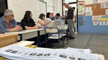 Üç şehirde sandıklar kuruldu, seçim başladı