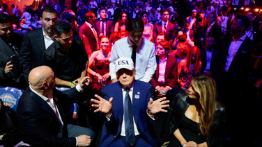 Trump'ın 80. yaş gününde Beyaz Saray'da dövüş partisi: Yumruklar havada uçuştu