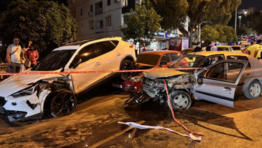 Park halindeki araçlara çarpan otomobilin sürücüsü öldü