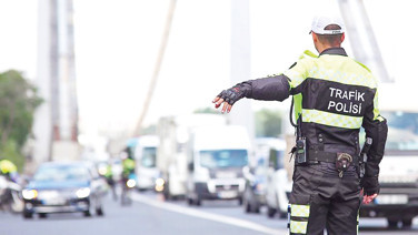 Trafik cezaları 100 milyarı zorluyor
