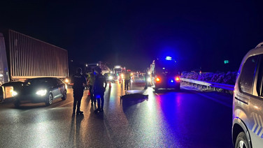 Otobanda yolun karşısına geçerken TIR çarptı