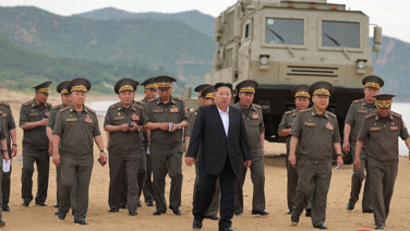 Kim, önemli silahların testlerini denetledi
