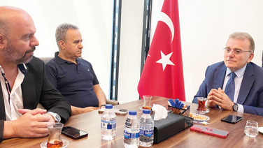 Siyasette üçüncü yolu açmak zorundayız
