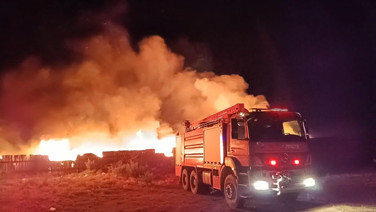 Bursa'da geri dönüşüm tesisi kül oldu