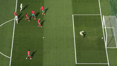 Fas'ı 6 dakikada geçen Fransa yarı finalde: Mbappe penaltı kaçırdı, gol attı, sakatlandı