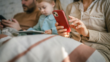 Telefon bağımlılığı çocuklarda ruhsal sorun yaratıyor
