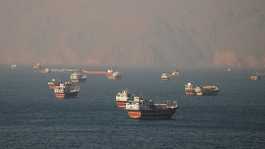 İran Hürmüz'de BAE'nin 2 tankerini vurdu petrol fırladı
