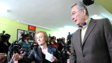 Deniz Baykal'ın eşi hayatını kaybetti