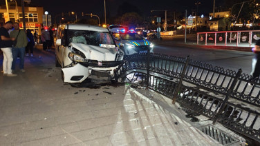 İki motosiklete çarpan sürücü ortalığı savaş alanına çevirdi: 1 ölü, 3 yaralı