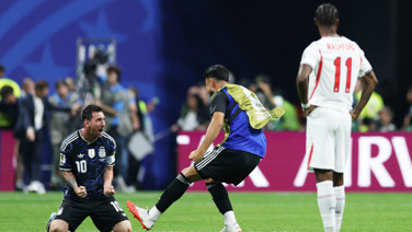 Lionel Messi şov yaptı, Arjantin İngiltere'yi devirip finale yükseldi!