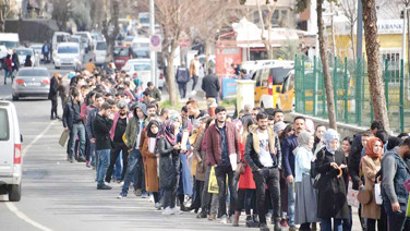 Gençler İŞKUR’un kapısına dayandı