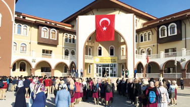 İmam hatipte kız öğrencilere sansür