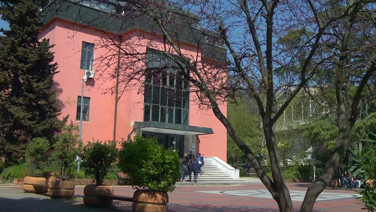 Zeliha Hoca’ya kampüs yasağı