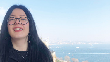 Direksiyondaki kişi sanık değil eşiydi