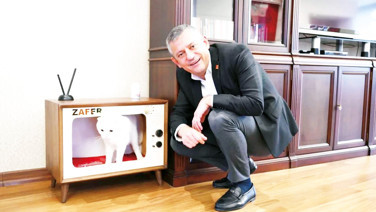 Kedi Zafer’i kurtarmak