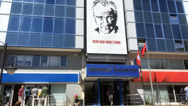 Menderes Belediyesi'ne operasyon: Başkan dahil 21 kişi gözaltında