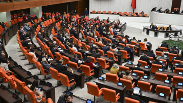 Yeni Parti'de 14 vekilden 'hayır' kararı