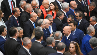 Meclis'teki tarihi geceden dikkat çeken kareler