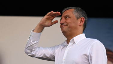 İşte Özgür Özel'in masasındaki son anket