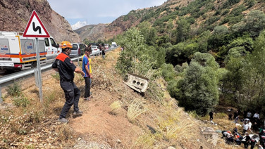 Yolcu minibüsü şarampole uçtu: Çok sayıda ölü ve yaralı var