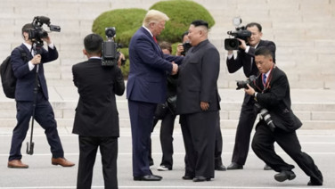 'Birbirimize aşık olduk' demişti... Trump, Kim'le görüşmek istiyor