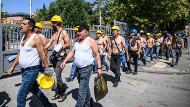 Madenci kapıda para kilitli kasada