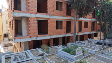 İstanbul’da mezarlık manzaralı sıfır daireler şaşkınlık yarattı