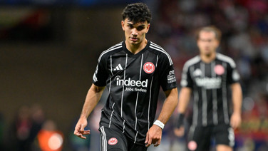 Eintracht Frankfurt’tan 11-0’lık tarihi galibiyet: Can Uzun maça damga vurdu