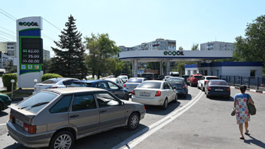 Petrol devinde akaryakıt krizi