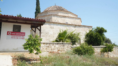 Antik taşları camii duvarı için kullandılar
