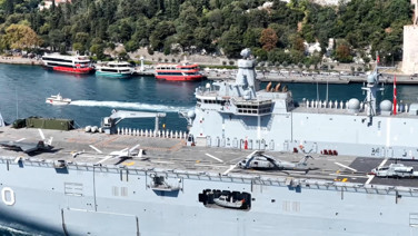 İstanbul Boğazı’nda nefes kesen 30 Ağustos geçişi: 15 gemi peş peşe geçti