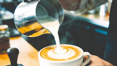 Kahveyi zengin içti, latteyi köpürtmek yoksula kaldı