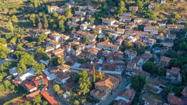 Evler telefon fiyatına: Köyü satışa çıkardılar