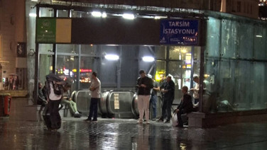İstanbul'da beklenen oldu. Kaçan metroya sığındı