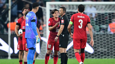 Merih Demiral'dan kırmızı kart tepkisi. Hakemin ne dediğini açıkladı