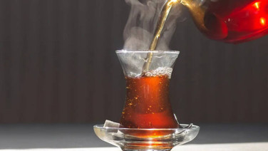 Çay yeniden ısıtılır mı, ısıtılmaz mı? Bakın neye sebep oluyormuş