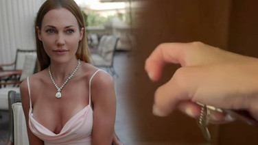 Meryem Uzerli yan odadan gelen sese dayanamadı. Kapıyı çaldı
