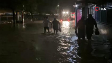 Sokaklar göle döndü, mahallede göz gözü görmüyor